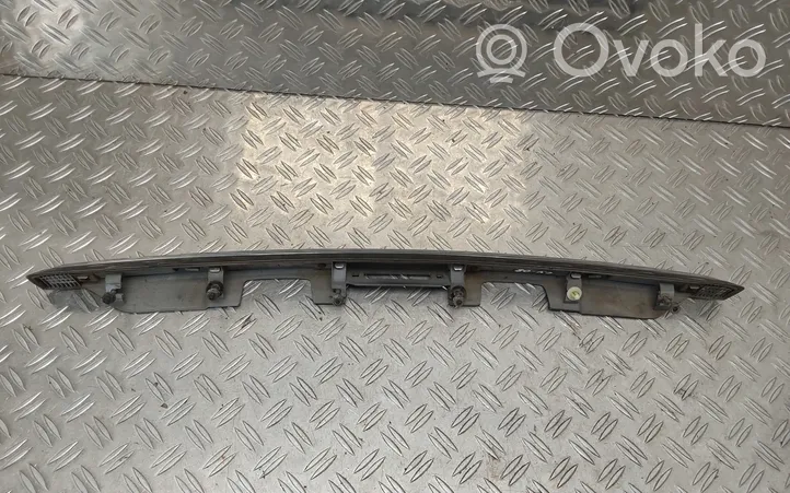 Toyota Corolla Verso AR10 Éclairage de plaque d'immatriculation 768020F010