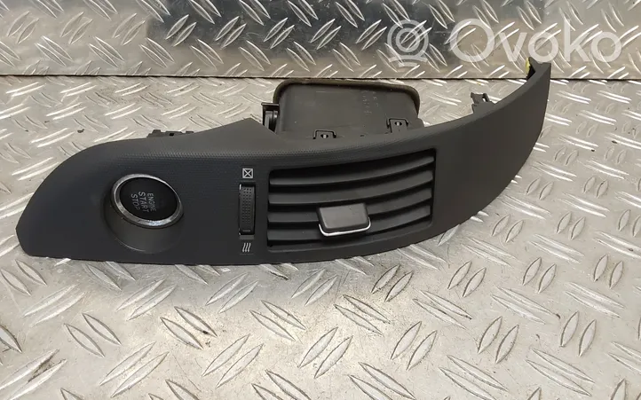 Toyota Corolla Verso AR10 Grille d'aération centrale 5567064010