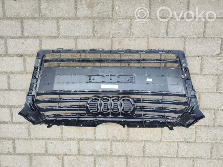 Audi A4 S4 B9 Grille calandre supérieure de pare-chocs avant 8W0853651BR