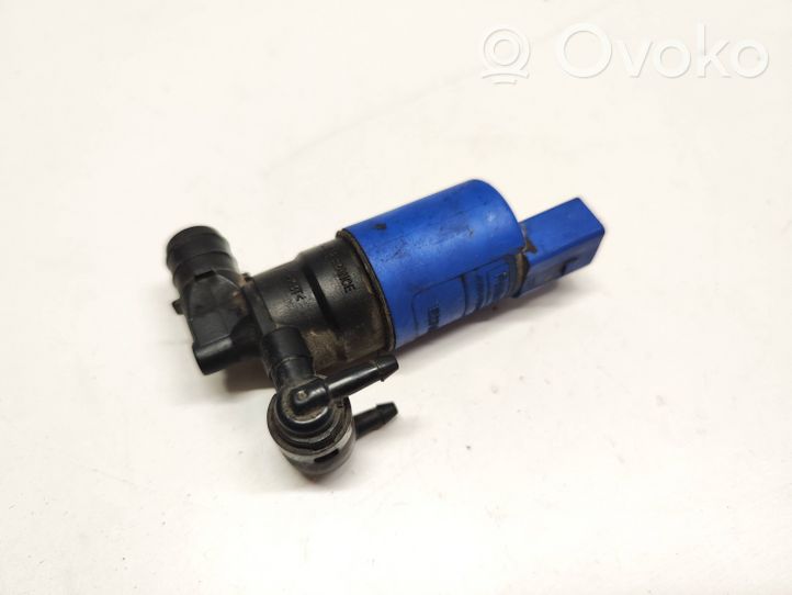 Volvo S60 Pompe de lave-glace de pare-brise AV6113K082AA