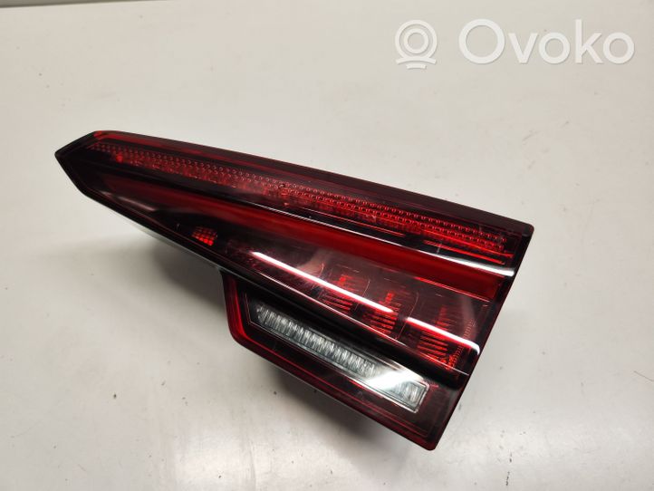 Audi A4 S4 B9 Lampy tylnej klapy bagażnika 8W5945094D