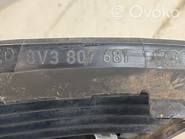 Audi A3 S3 8V Etupuskurin alempi jäähdytinsäleikkö 8V3807682