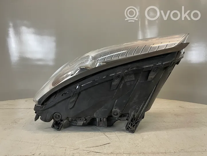 Volvo V70 Lampa przednia 31420013