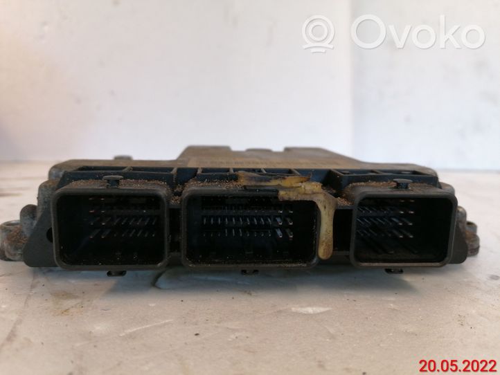 Nissan Primera Calculateur moteur ECU 281011646