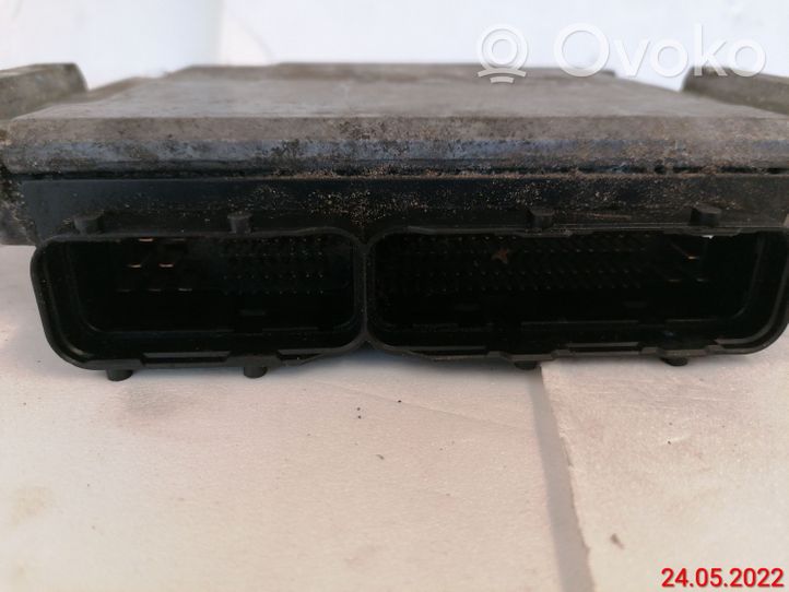 Alfa Romeo 147 Calculateur moteur ECU 281010332