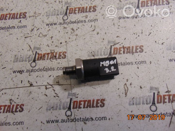 Mercedes-Benz E W210 Sensore di pressione del carburante A0041531528