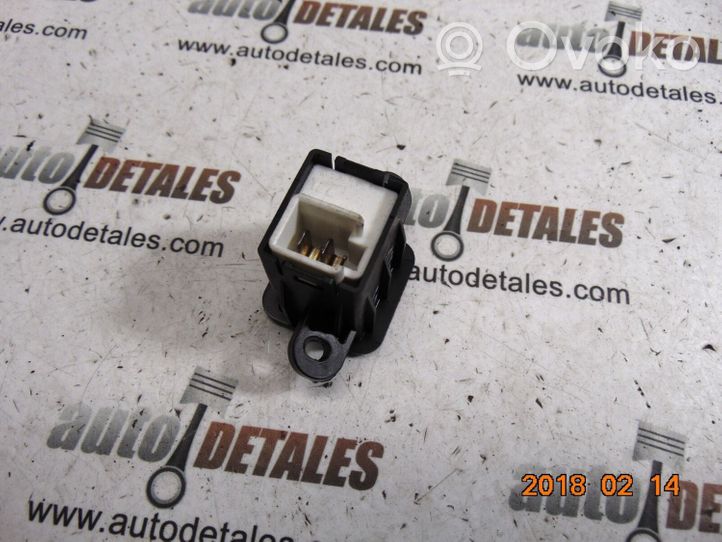 Honda CR-V Tailgate opening switch M08525