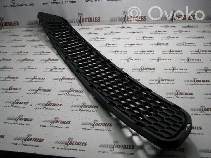 Toyota Sienna XL30 III Grille inférieure de pare-chocs avant 5311208010