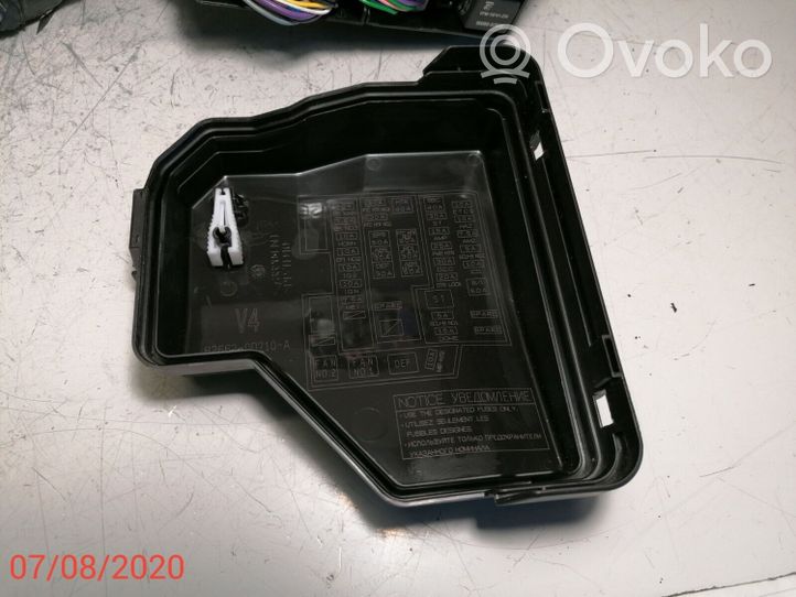 Toyota Yaris Boîte à fusibles 82111F5311