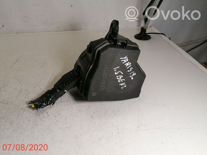 Toyota Yaris Boîte à fusibles 82111F5311