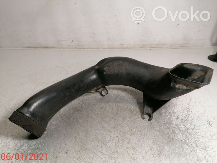 Toyota Avensis T220 Parte del condotto di aspirazione dell'aria 5281144100