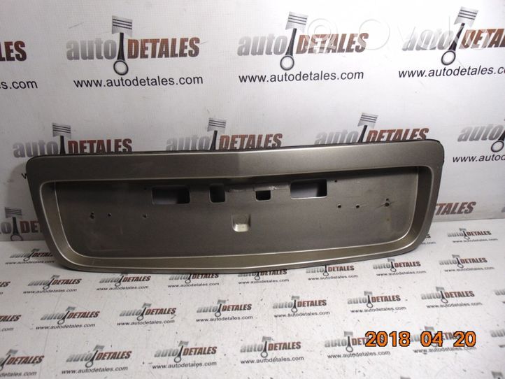 Nissan Primera Garniture de hayon 84810AU300