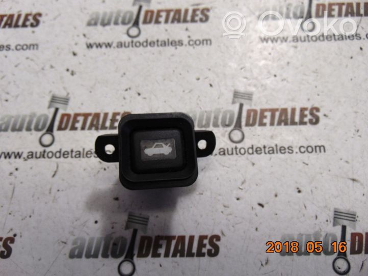 Honda CR-V Tailgate opening switch 