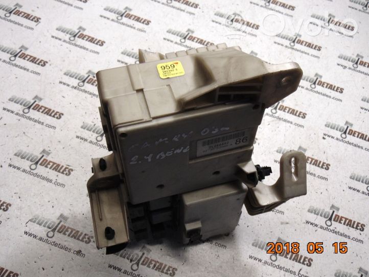 Toyota Camry Module de fusibles 8273033060