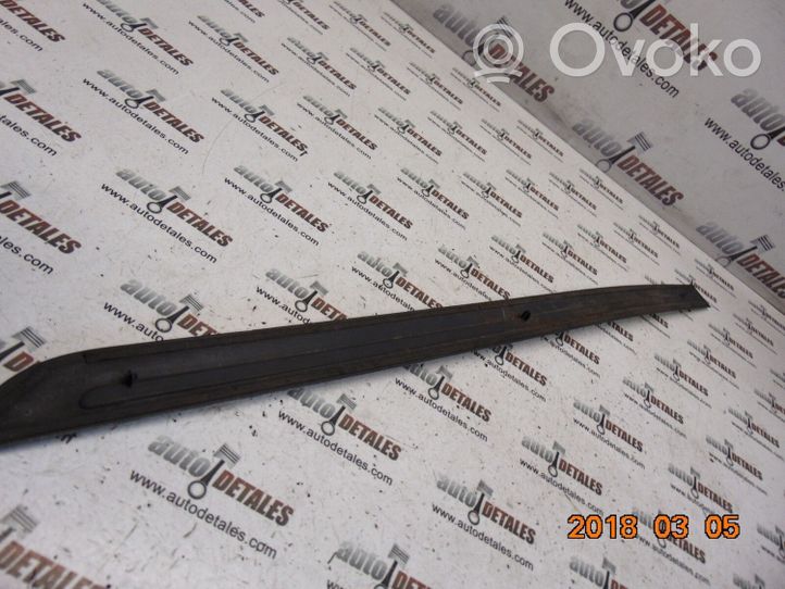 Toyota Camry Moulure de porte arrière 7574133180