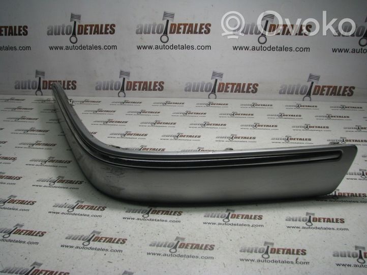 Mercedes-Benz E W210 Moulure de pare-chocs avant A2108851521