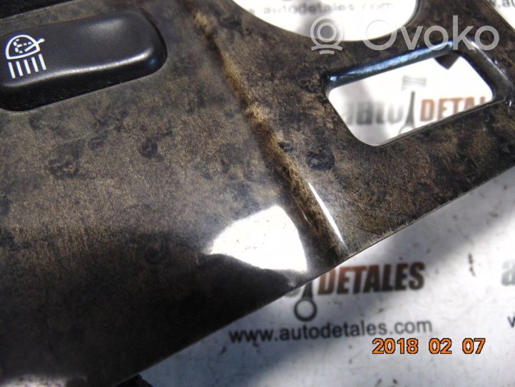 Mercedes-Benz E W210 Rivestimento del pannello A2108210071