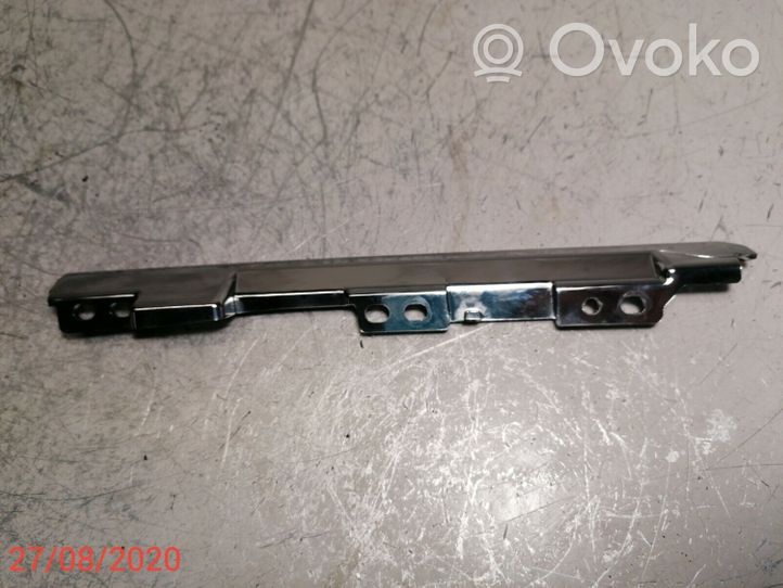 Toyota Avensis T270 Kojelaudan hansikaslokeron lista 5547405120