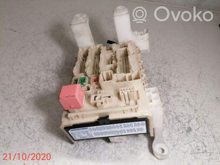 Toyota Avensis T270 Module de fusibles 8273005150