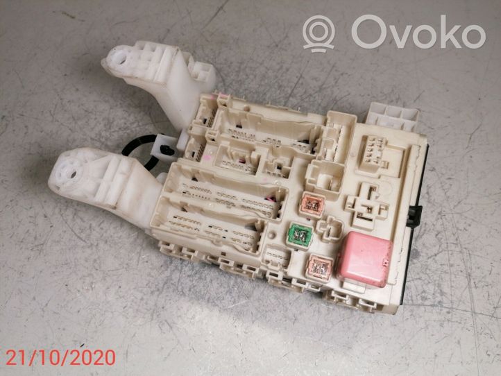 Toyota Avensis T270 Module de fusibles 8273005150