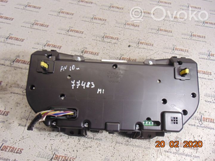 Toyota Avensis T270 Compteur de vitesse tableau de bord 8380005L50