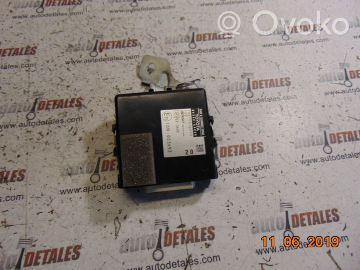 Toyota Corolla Verso AR10 Module de contrôle carrosserie centrale 8934064020