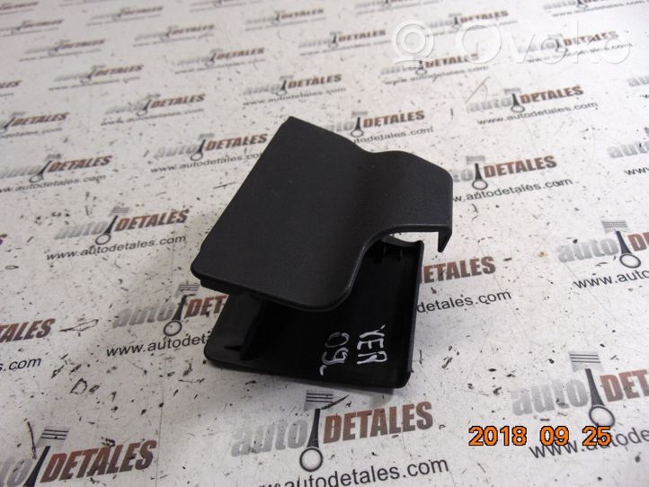 Toyota Verso Rivestimento del binario sedile anteriore del conducente 721570F030