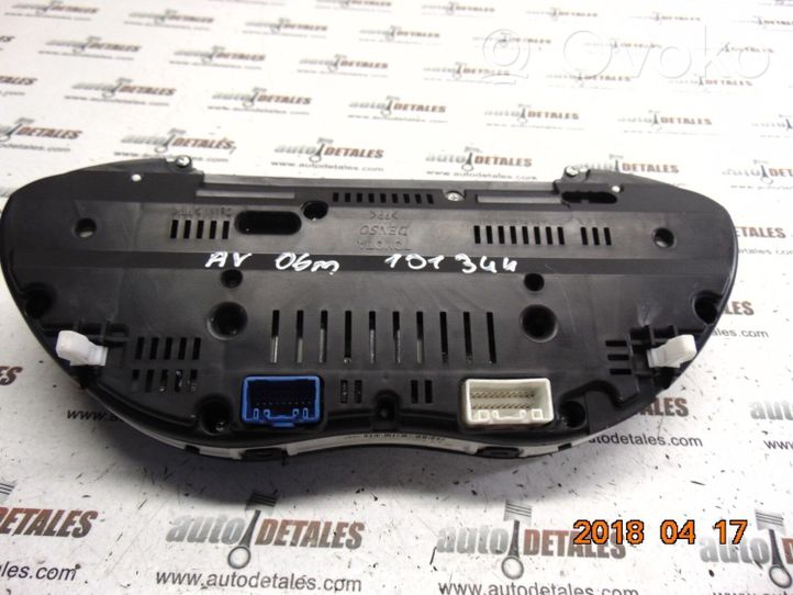 Toyota Avensis T250 Compteur de vitesse tableau de bord 83800-05641