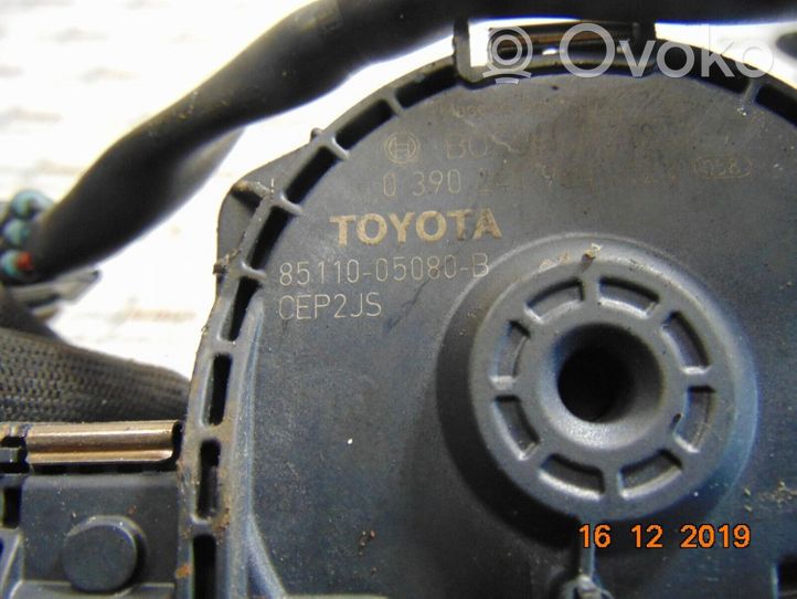 Toyota Avensis T270 Moteur d'essuie-glace 8511005080