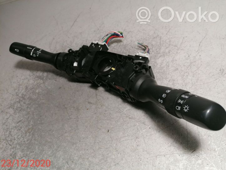 Toyota Avensis T270 Leva/interruttore dell’indicatore di direzione e tergicristallo 173832