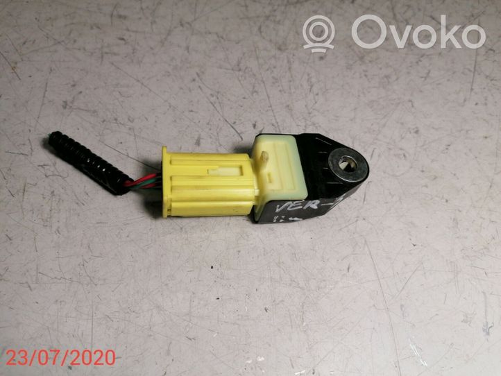 Toyota Verso-S Sensore d’urto/d'impatto apertura airbag 8983152020