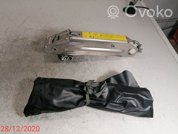 Volkswagen PASSAT B5 Kit d’outils 8L0011031A