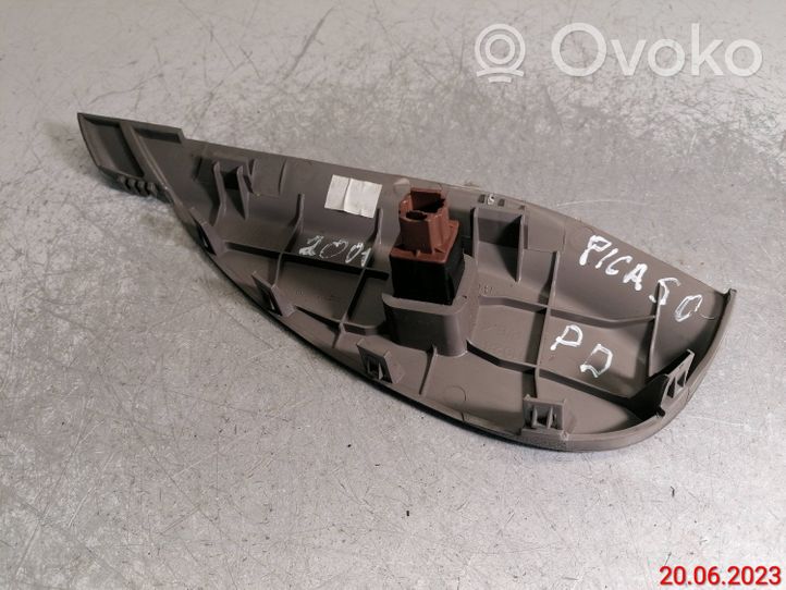 Citroen Xsara Picasso Garniture d'extrémité latérale du tableau de bord 9631315677