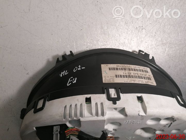 Mercedes-Benz ML W163 Tachimetro (quadro strumenti) A1635402811