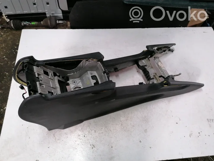 Mercedes-Benz GL X164 Glove box central console A1646801014