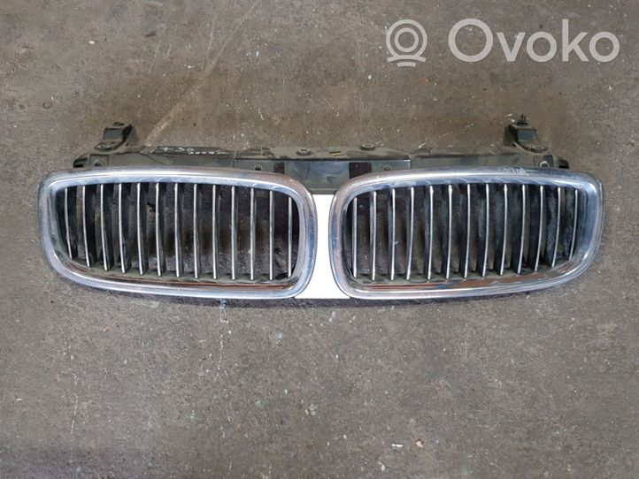 BMW 7 E65 E66 Etupuskurin ylempi jäähdytinsäleikkö 7037727