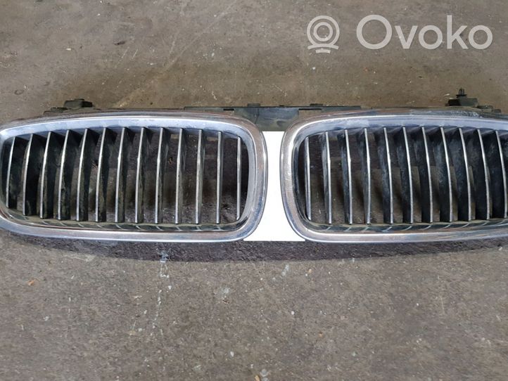 BMW 7 E65 E66 Griglia superiore del radiatore paraurti anteriore 7037727