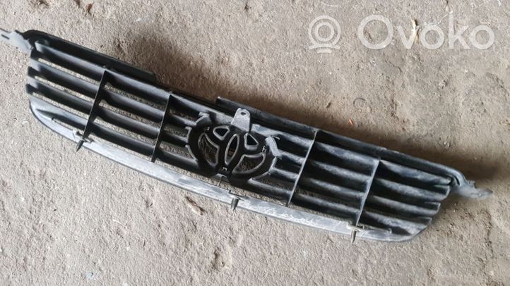 Toyota Avensis T220 Front bumper upper radiator grill 
