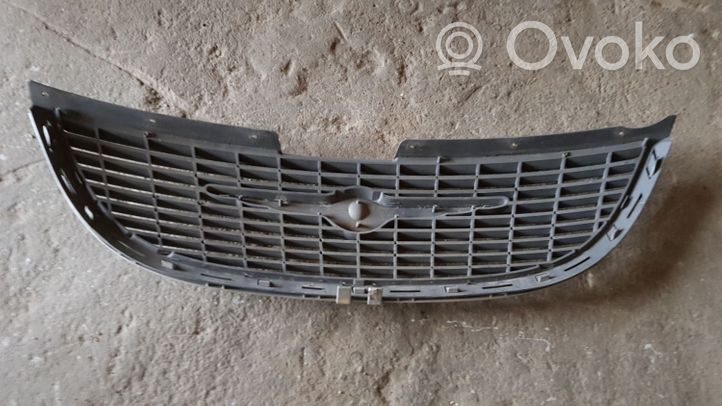 Chrysler Voyager Grille calandre supérieure de pare-chocs avant 