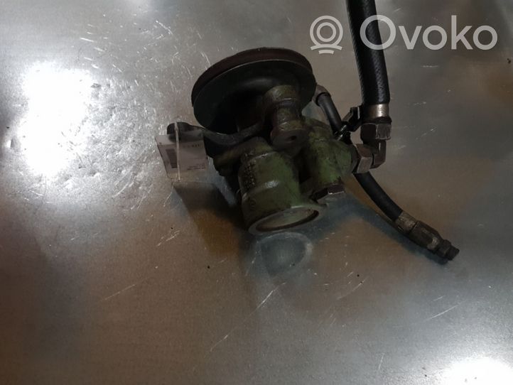 Mercedes-Benz 100 W631 Power steering pump 