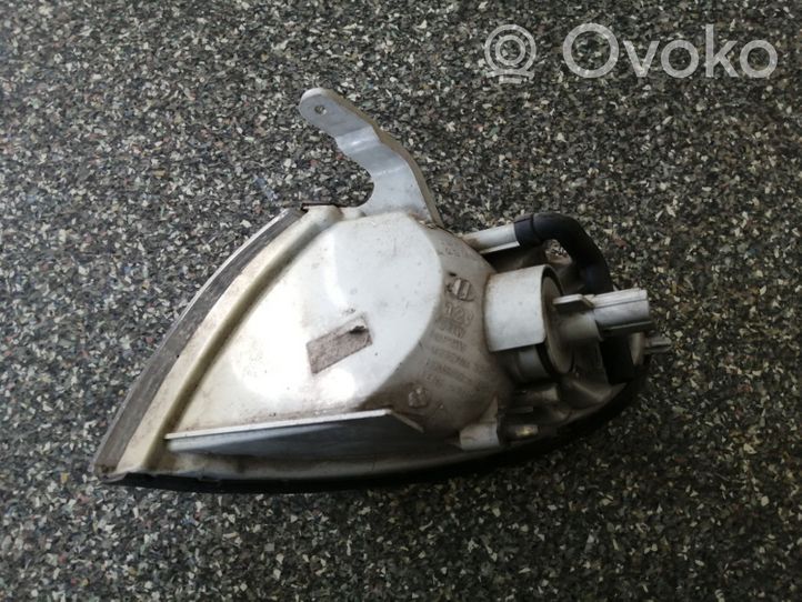 Hyundai Accent Indicatore di direzione anteriore 92302220