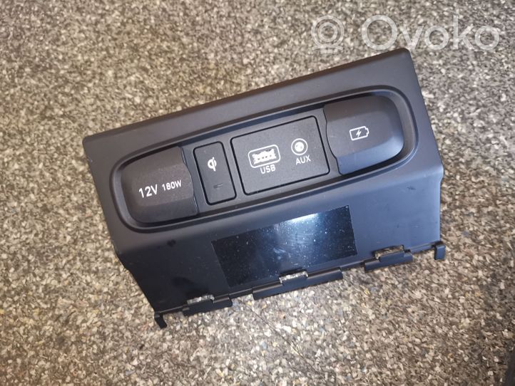 Hyundai Santa Fe USB-pistokeliitin 96120S1100