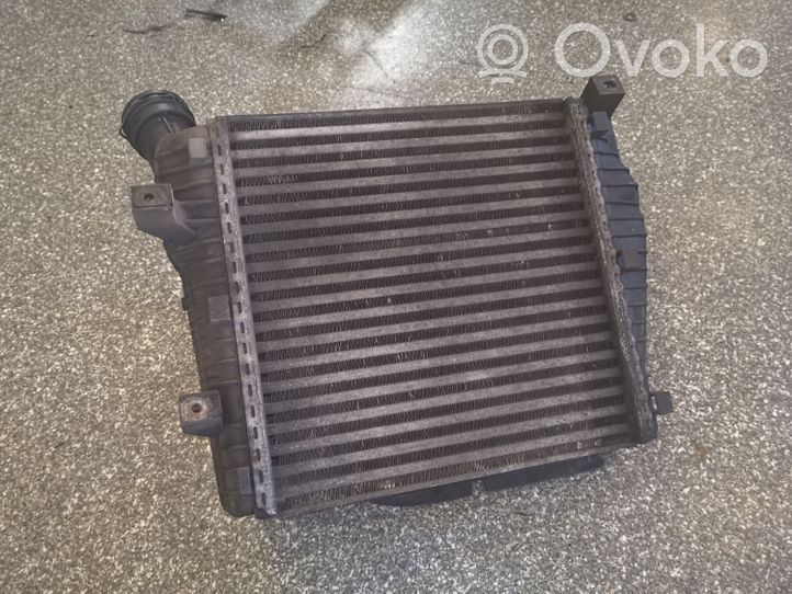 Volkswagen Touareg I Chłodnica powietrza doładowującego / Intercooler 