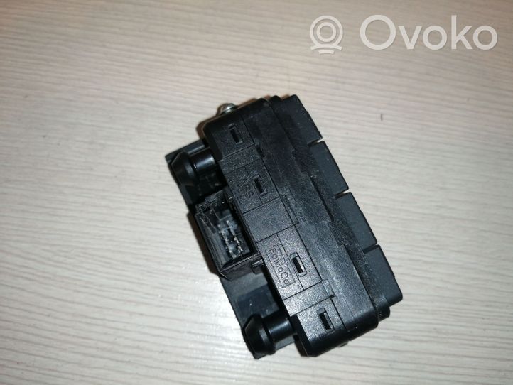 Ford Fusion Кнопки рулевого колеса 8A8T9E740CBW