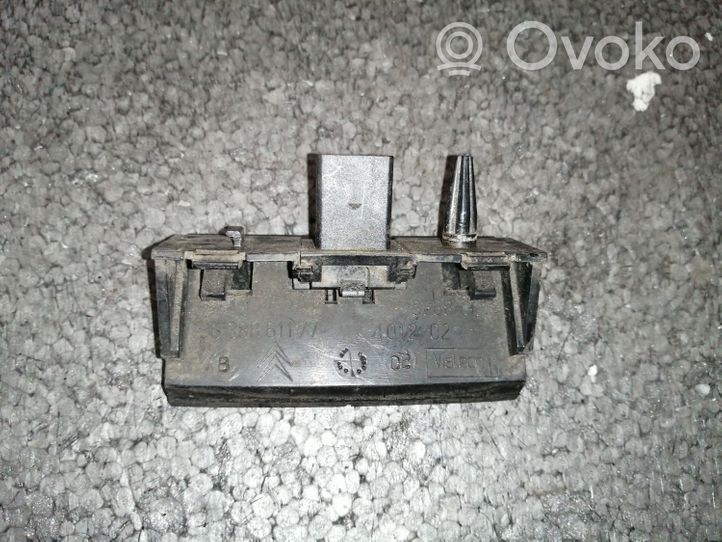 Citroen C3 Interrupteur d'ouverture de coffre 9638861177