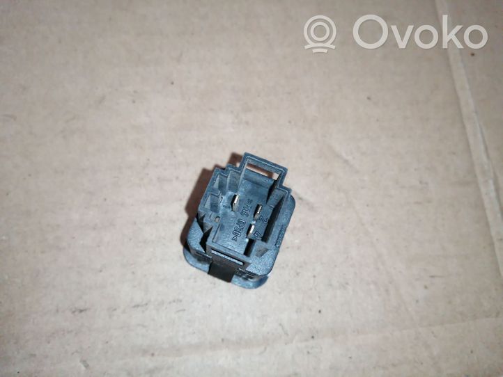 Audi A8 S8 D2 4D Alarm switch 8L0962109