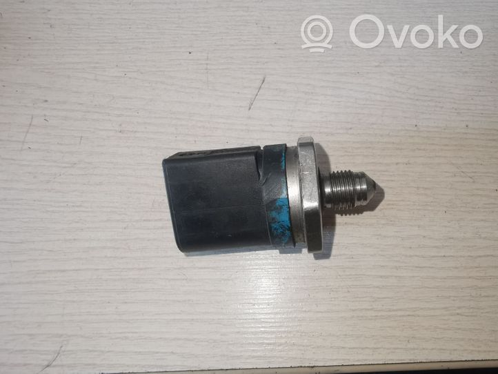 Volkswagen PASSAT B6 Fuel pressure sensor 0261545037