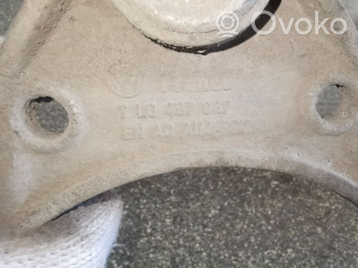 Volkswagen Touareg I Braccio di controllo sospensione anteriore inferiore/braccio oscillante 7L0407047