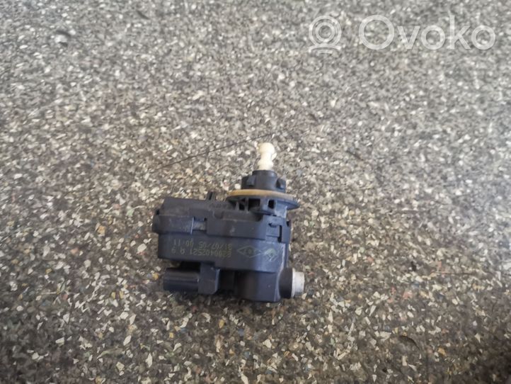 Citroen C5 Headlight level adjustment motor 8200402521