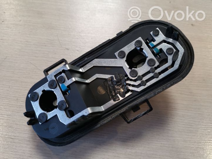 Nissan Qashqai+2 Porte ampoule de feu arrière 89070312